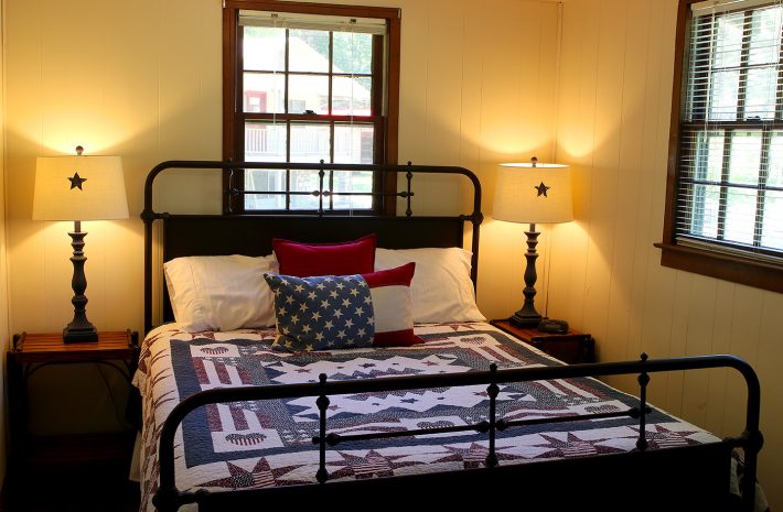 Cabin 5 “Stars & Stripes” Room Image