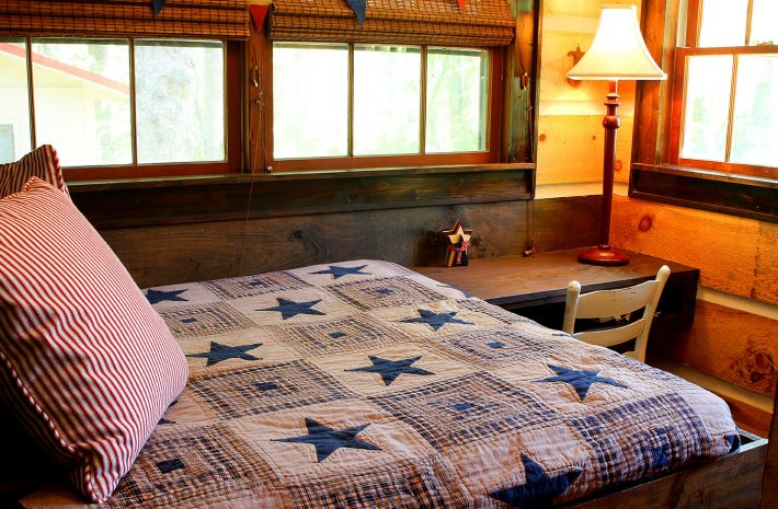 Cabin 5 “Stars & Stripes” Room Image