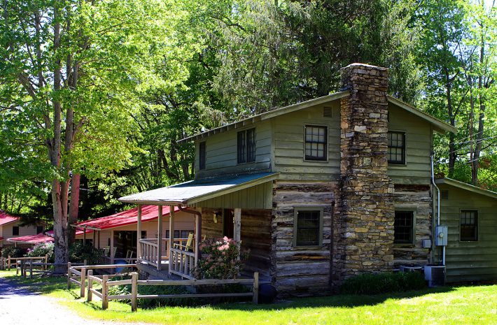 Cabin 5 “Stars & Stripes” Room Image